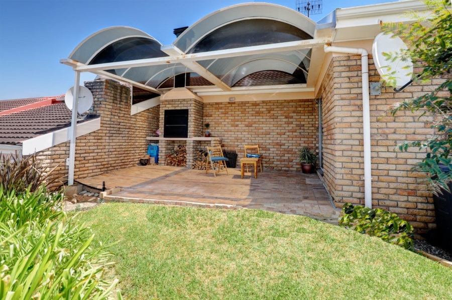 3 Bedroom Property for Sale in Welgemoed Western Cape